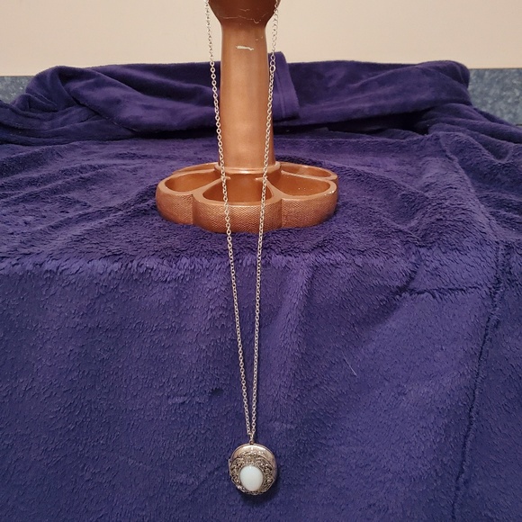 Faux silver/opal locket - Picture 2 of 5